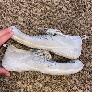 nfinity flyte cheer shoes! size 7